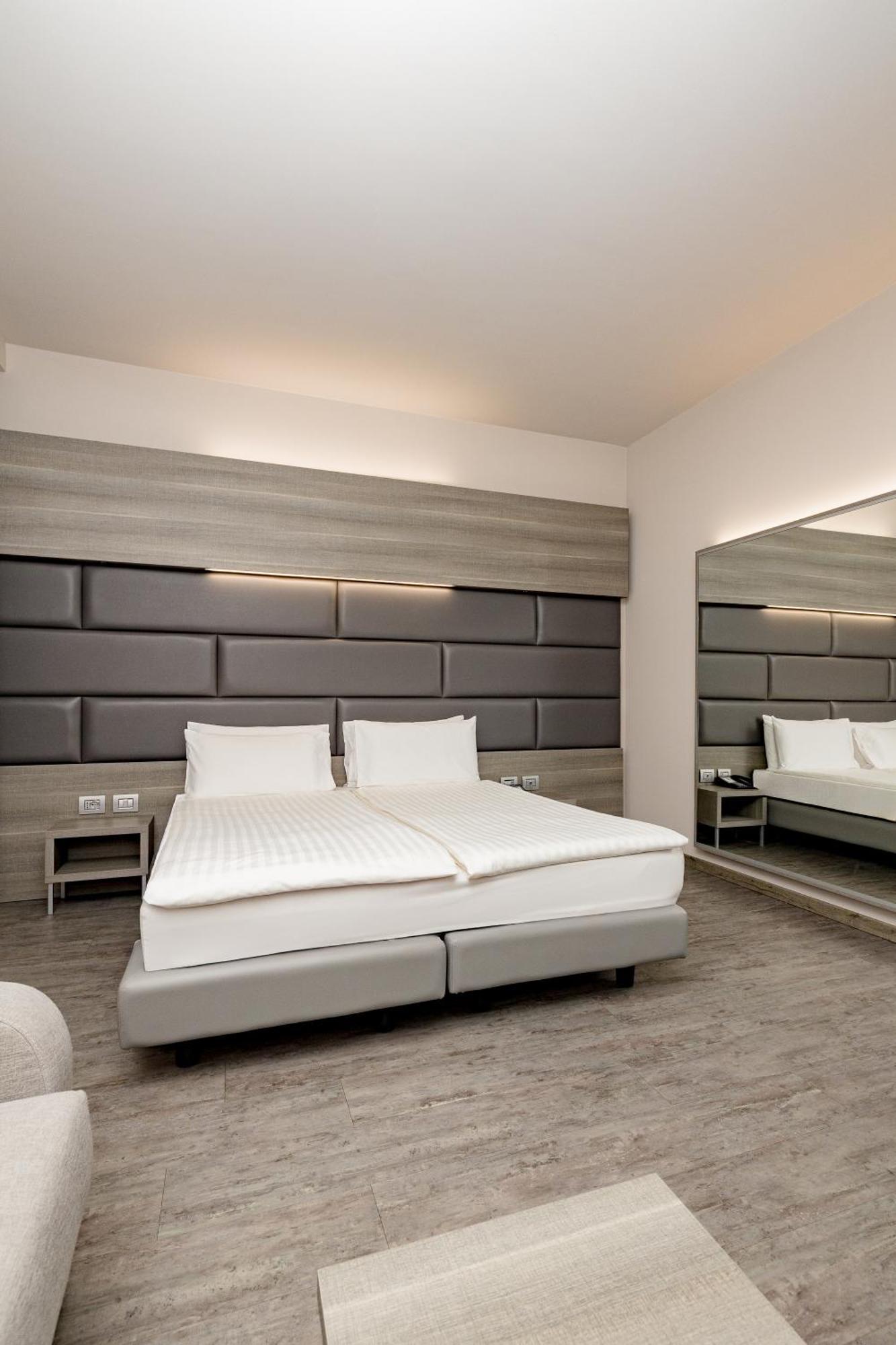 Just Hotel Saronno Eksteriør billede